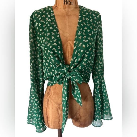 Urban Outfitters Leafy Green Tie-Front Bell Sleeve Blouse EUC - Picture 2 of 10